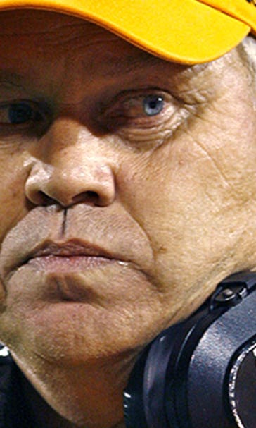 Ex-Tennessee coach Phil Fulmer drives a mean golf cart